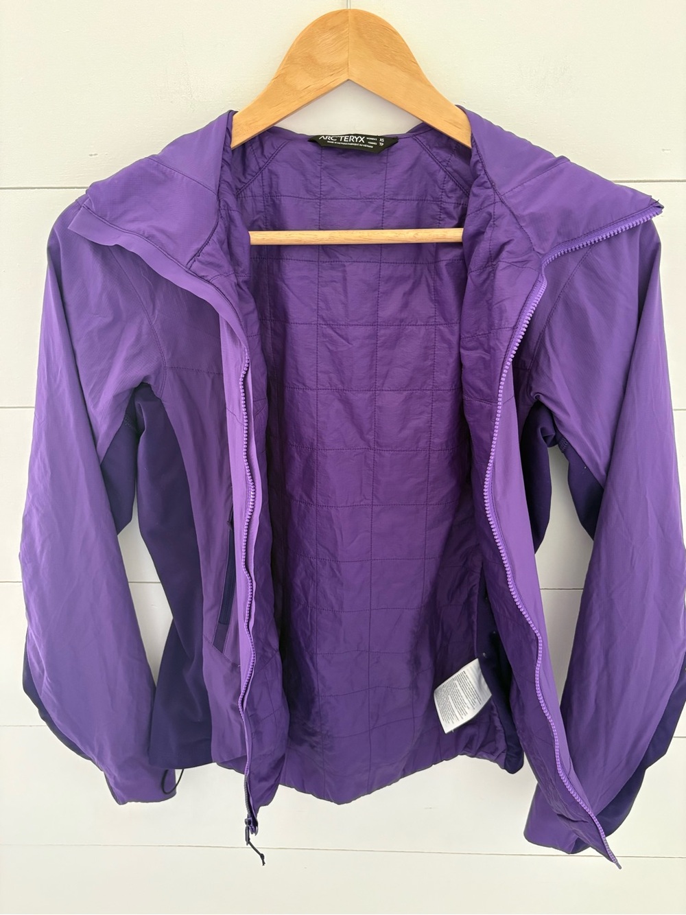 ARC’TERYX Women’s Atom SL Hoody Jacket - Picture 3 of 9